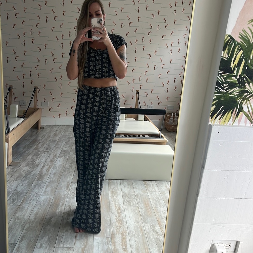 Volcom wide leg pant and crop top set. Sz S